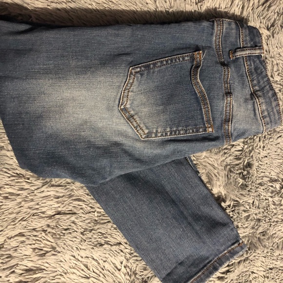 Light/medium was distressed skinny jean - Picture 2 of 2